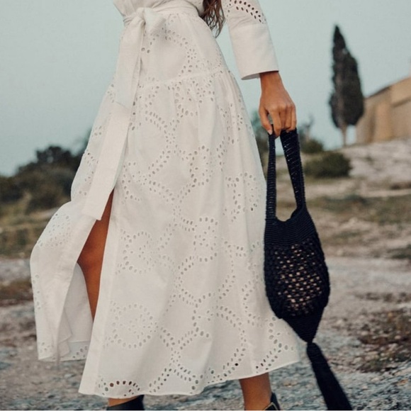 ZARA BELTED SHIRTDRESS SIZE
XL Midi dress Tied self belt embroidered eyelet  XS - Picture 7 of 17